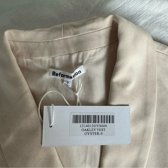 Reformation | Oakley Vest - Picture 2 of 3